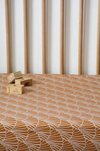 Load image into Gallery viewer, סדין למיטת יחיד | seashells cinnamon brown